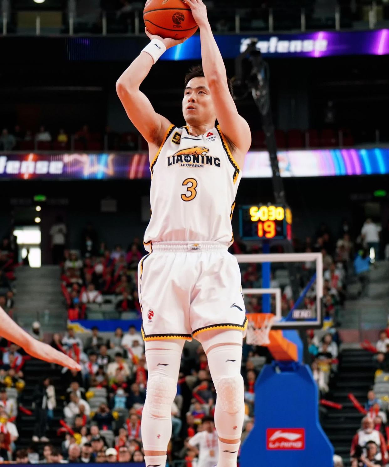 开云首页APP-冲刺阶段CBA常规赛焦点战，费耶诺德单刀错失，话题不断，训练强度明显提升的简单介绍