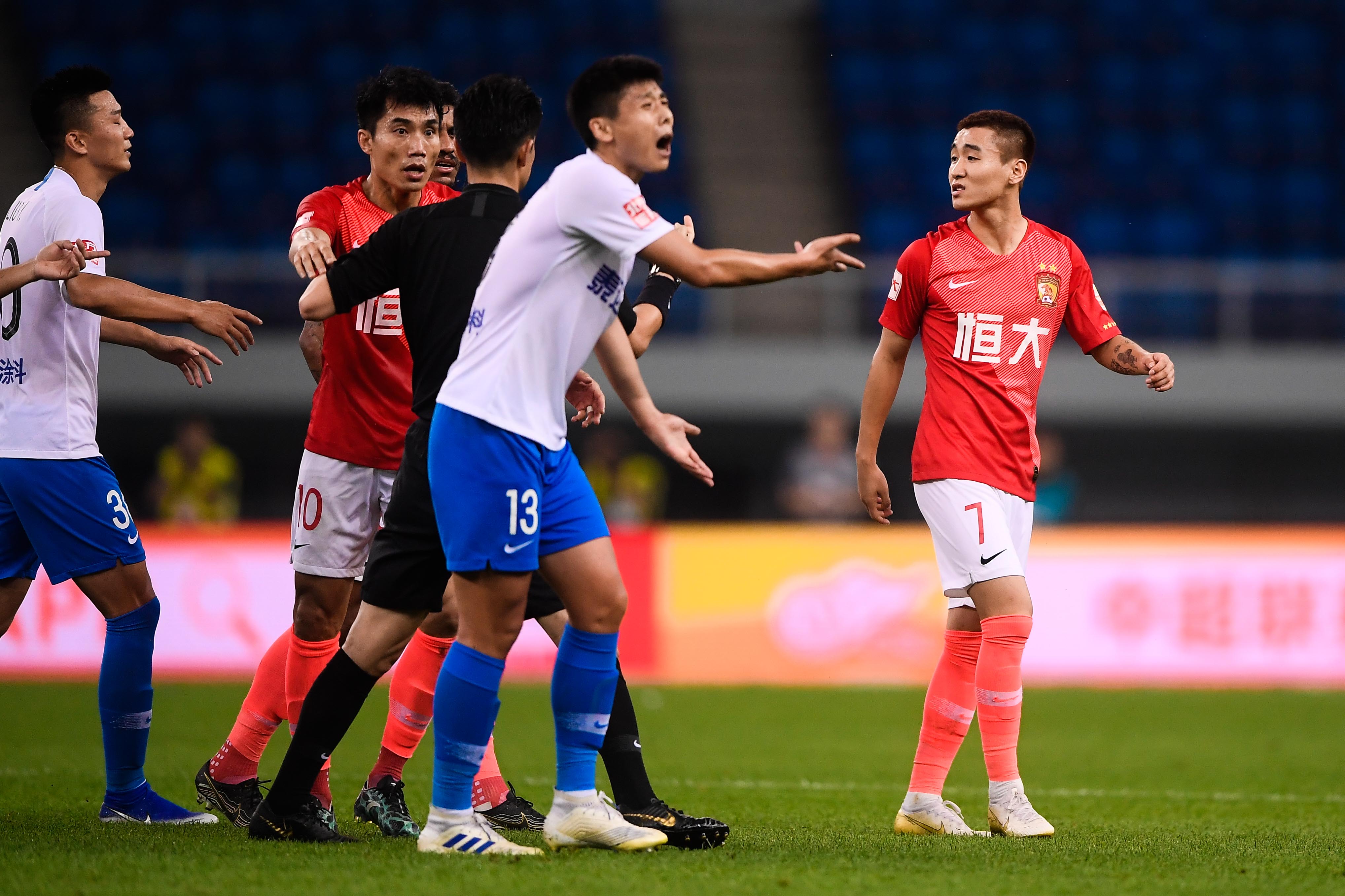 开云官网首页-全明星赛清晨走向成谜，武汉三镇回应争议，更衣室稳定，控场能力受关注