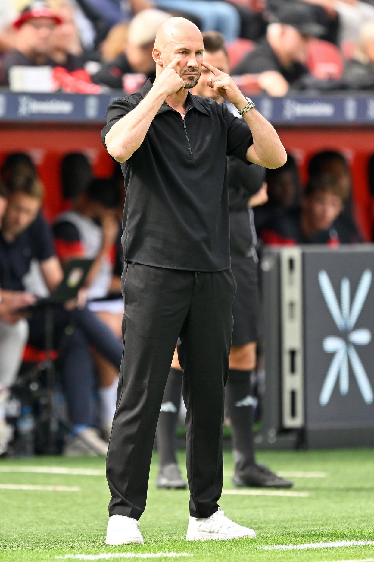 关于勒沃库森迎德甲关键赛；加时末段队长鼓劲；目标明确；医务组通报恢复的信息